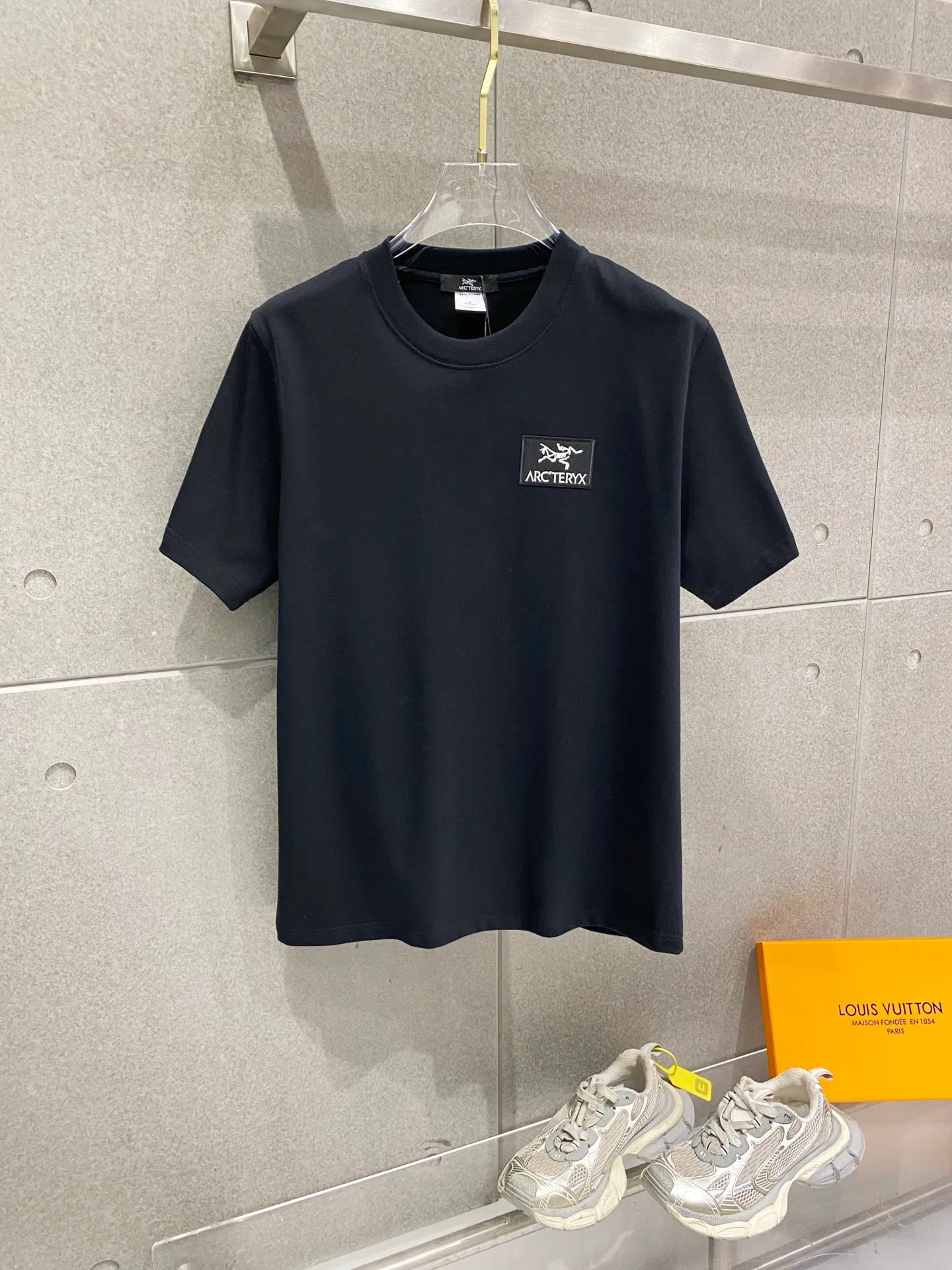 ， ，Classic logo ， Quality Original ， ， ， Premium 。 ！ :Black White，Royal Blue Sizes: S-XXL : g
